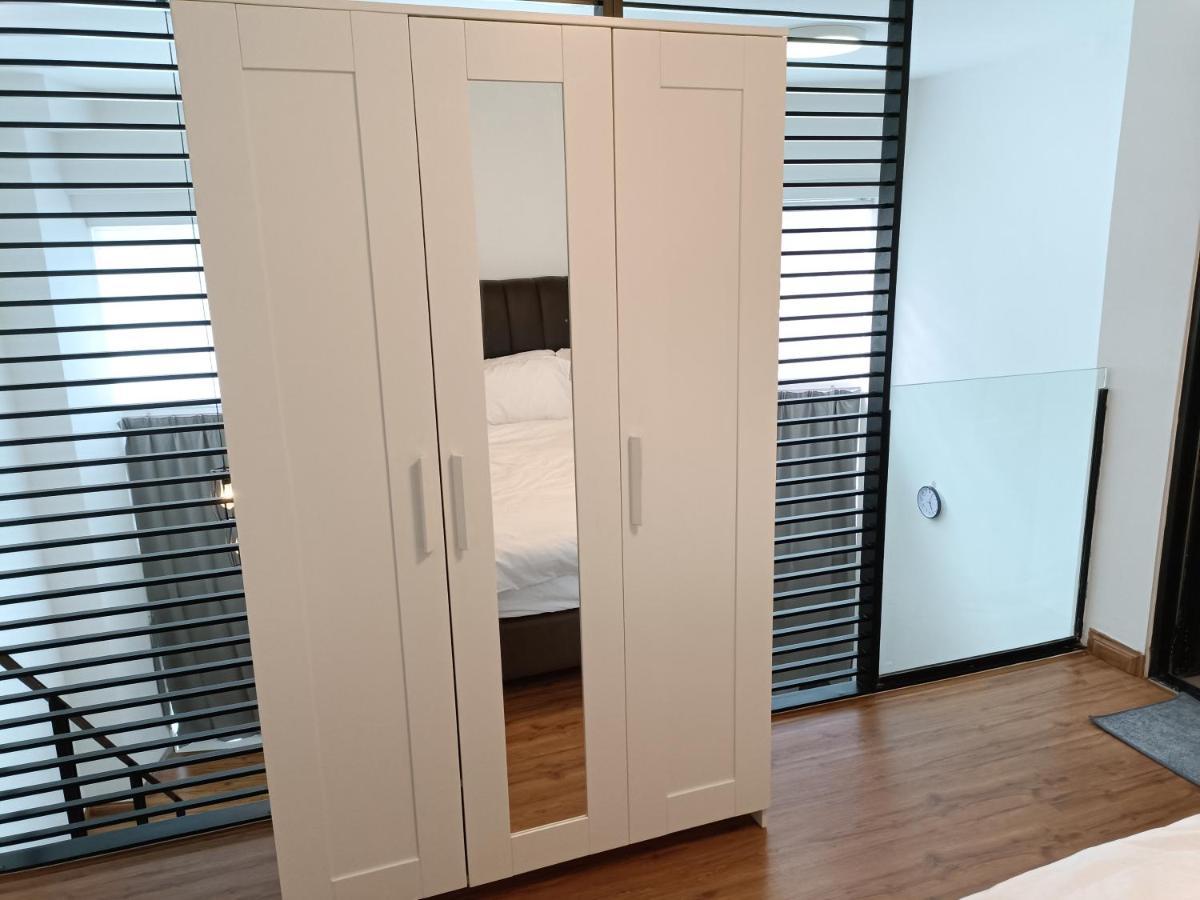 Loft Signature Executive Suite Empire City Petaling Jaya Bagian luar foto