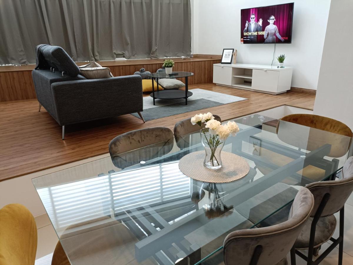 Loft Signature Executive Suite Empire City Petaling Jaya Bagian luar foto