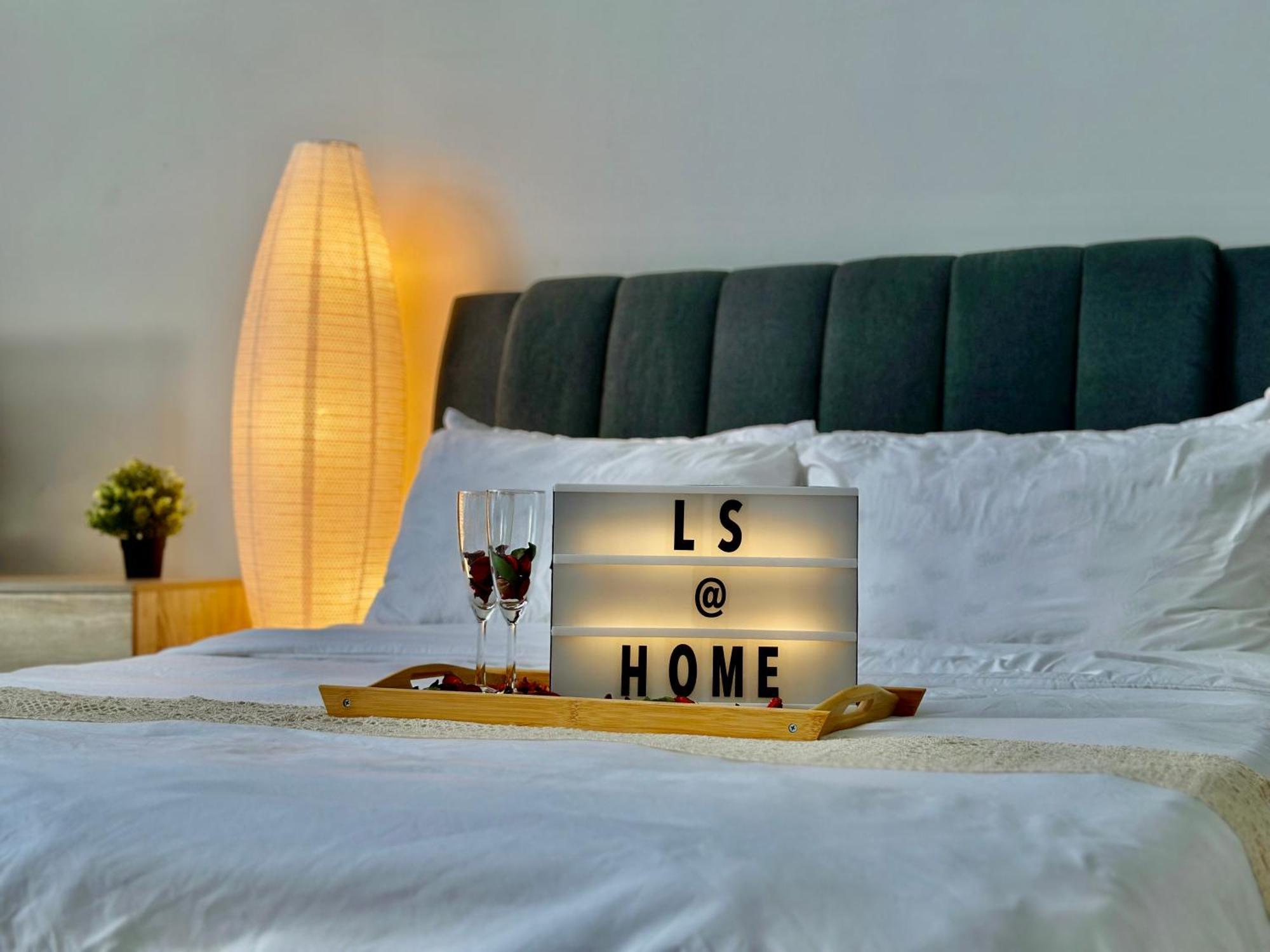 Loft Signature Executive Suite Empire City Petaling Jaya Bagian luar foto